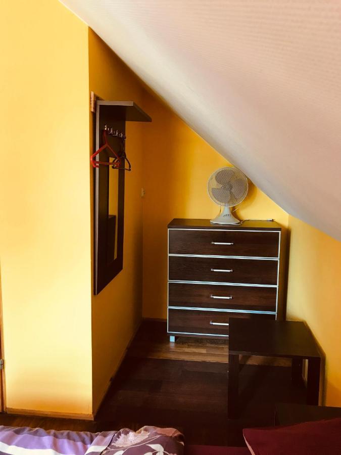 Pokoje Pod Debami Kazimierz Dolny Esterno foto